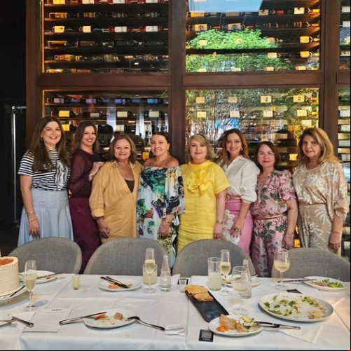 #Migas -Um click das queridas Ângela Canuto, Darialice Vasconcelos, Dolores Gonçalves, Graça Mota Freire, Liana Mota Portela, Olívia Nogueira, Valdenê Albino e Marlucia Costa celebrando a amizade e a vida da querida Liana Portela em tarde de almoço em Teresina. Chics!!! - (Arquivo Pessoal)