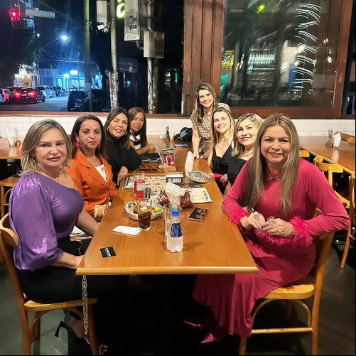 Comemoramos o aniversário da empresária Regina Célia Bezerra no Bar Pasquim na Vila Madalena em Sampa