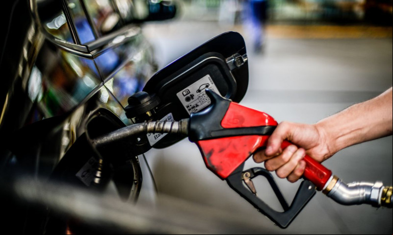 A gasolina é um combustível fóssil - (Marcello Casal Jr./Agência Brasil)