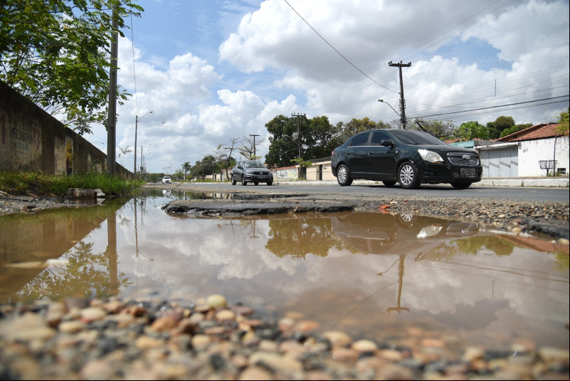 Teresina poderá contar com aplicativo para denunciar buracos nas ruas e avenidas