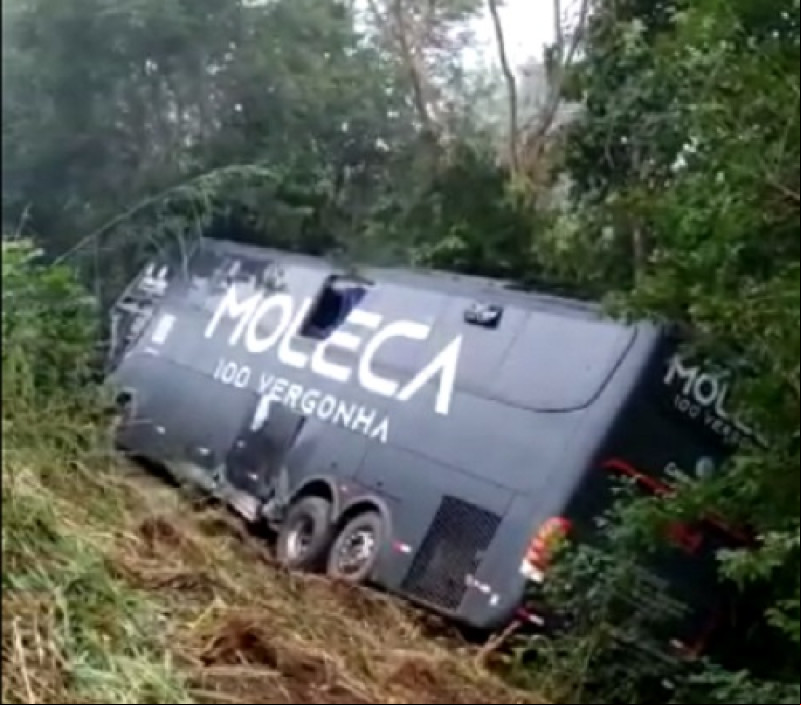 Identificado homem que morreu em acidente com ônibus da banda Moleca 100 Vergonha no Piauí